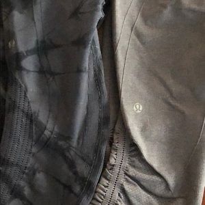 2 Pairs of cropped Lululemon leggings